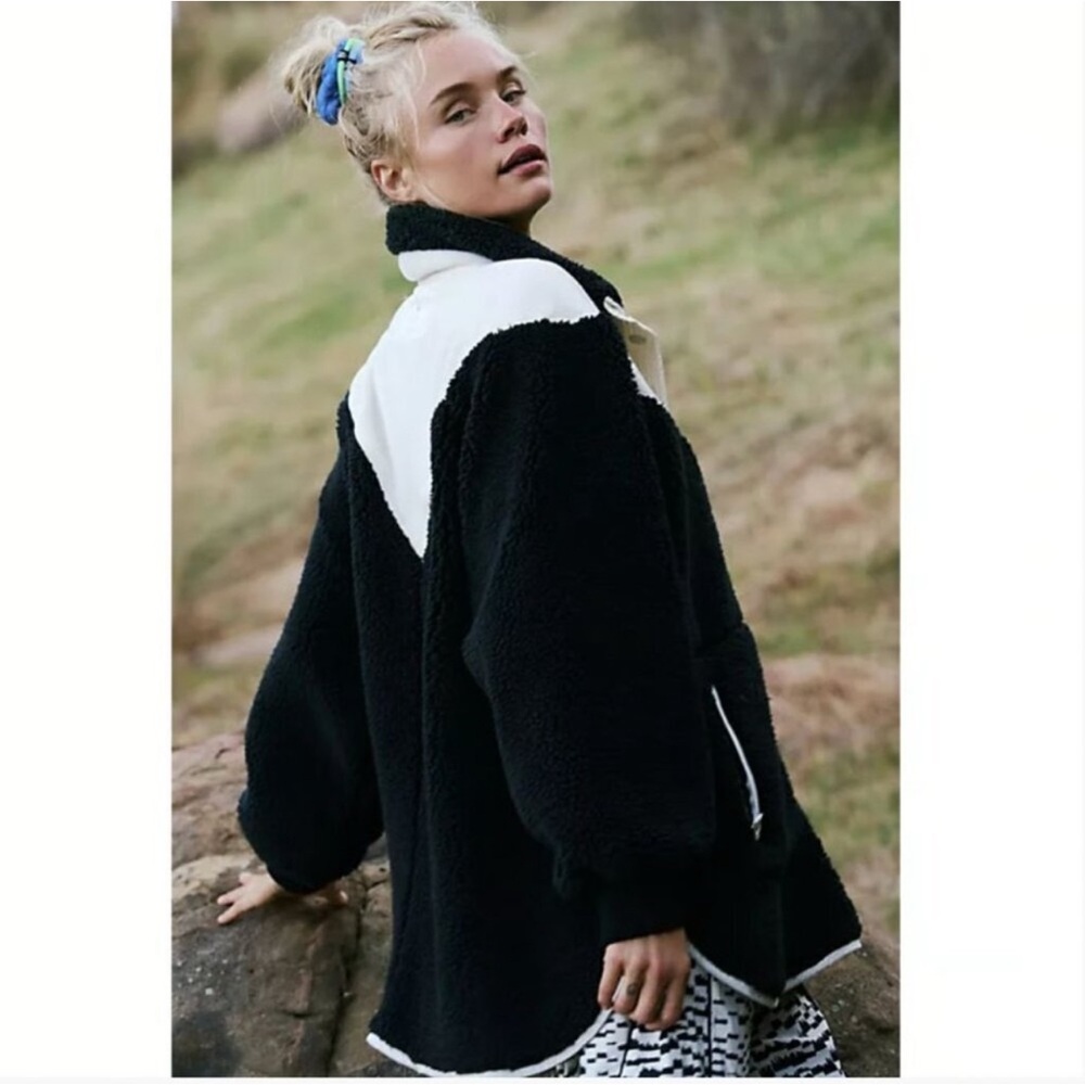 FP Movement NWT Fall To Rise Fleece Quarter Snap Black/White Combo Size M